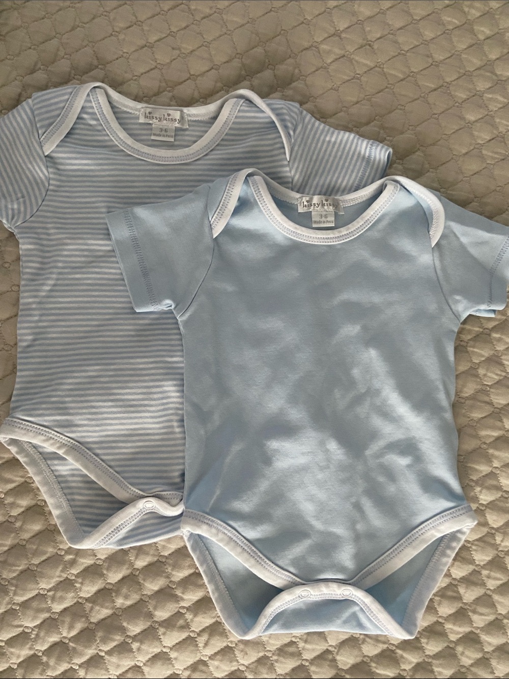 Kissy kissy baby onesies - Pack of 2